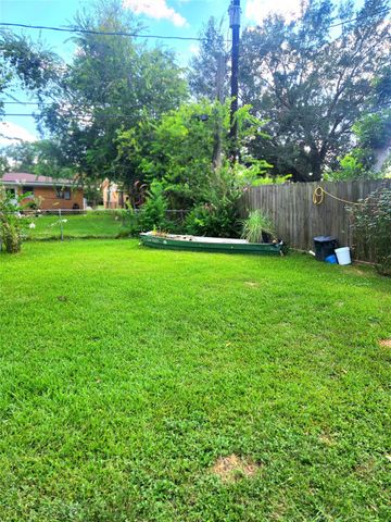 909 Peach Street, El Campo, TX 77437