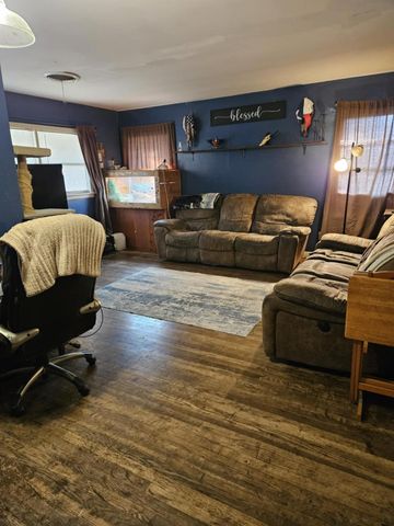 909 Peach Street, El Campo, TX 77437