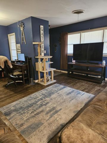 909 Peach Street, El Campo, TX 77437