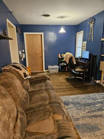 909 Peach Street, El Campo, TX 77437