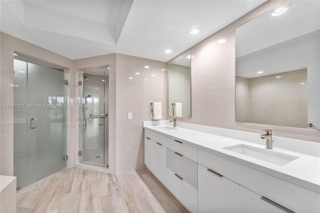 791 Crandon Blvd 405, Key Biscayne, FL 33149
