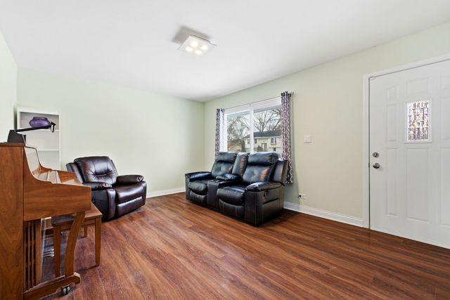 733 Oriole Drive, Streamwood, IL 60107