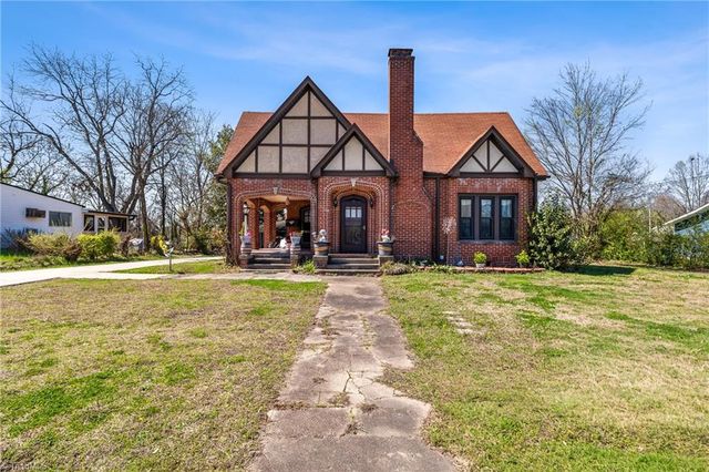 208 Cox Avenue, Thomasville, NC 27360