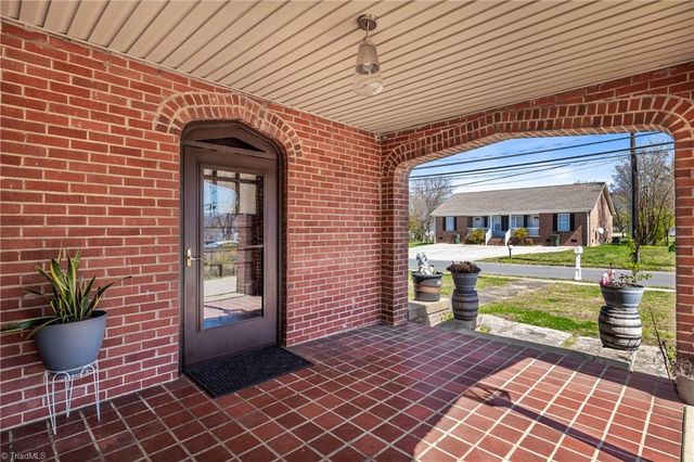 208 Cox Avenue, Thomasville, NC 27360