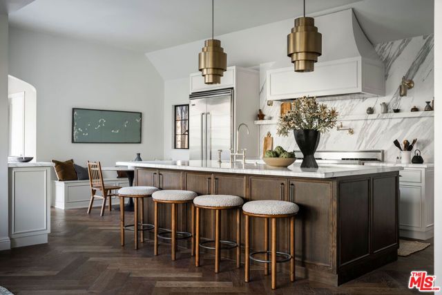 900 S Longwood Avenue, Los Angeles, CA 90019