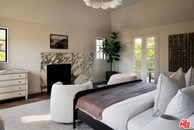 900 S Longwood Avenue, Los Angeles, CA 90019