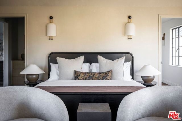 900 S Longwood Avenue, Los Angeles, CA 90019