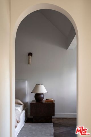 900 S Longwood Avenue, Los Angeles, CA 90019