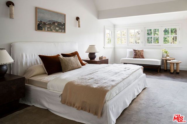 900 S Longwood Avenue, Los Angeles, CA 90019