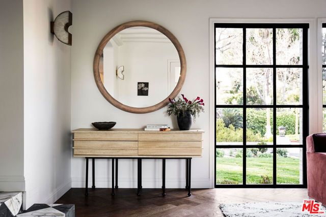 900 S Longwood Avenue, Los Angeles, CA 90019