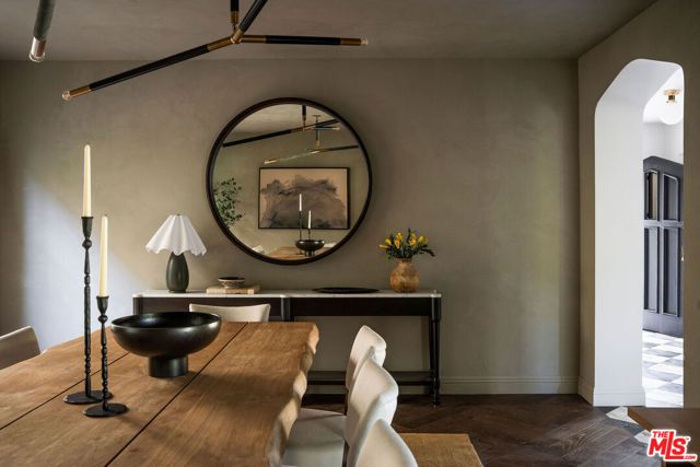 900 S Longwood Avenue, Los Angeles, CA 90019