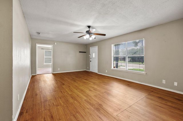 805 Mulkey Lane, Denton, TX 76209
