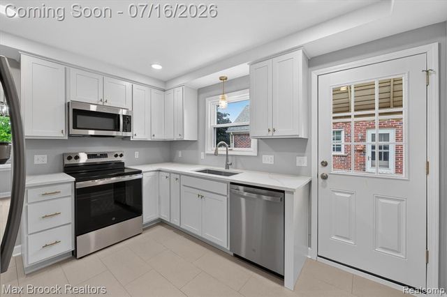 2249 Benjamin Avenue, Royal Oak, MI 48073