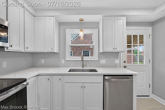 2249 Benjamin Avenue, Royal Oak, MI 48073
