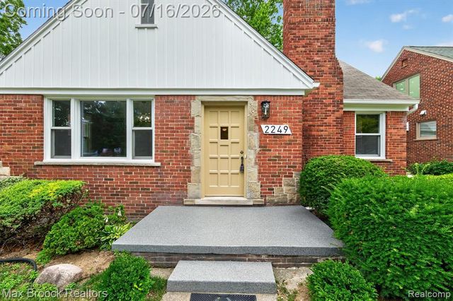 2249 Benjamin Avenue, Royal Oak, MI 48073