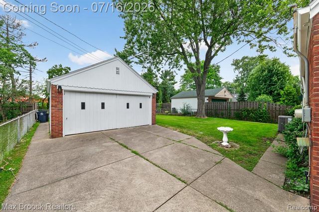 2249 Benjamin Avenue, Royal Oak, MI 48073