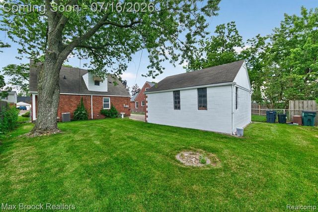 2249 Benjamin Avenue, Royal Oak, MI 48073