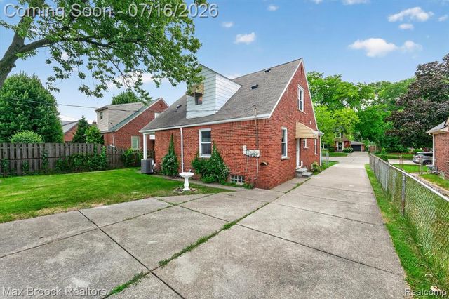 2249 Benjamin Avenue, Royal Oak, MI 48073