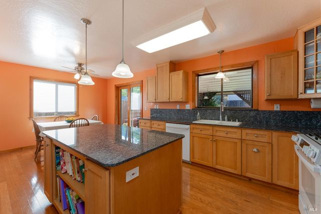 1338 Laurel Ave, Ukiah, CA 95482