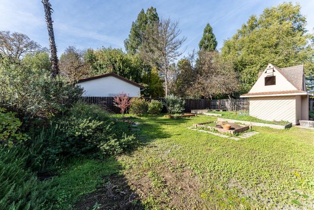 1338 Laurel Ave, Ukiah, CA 95482