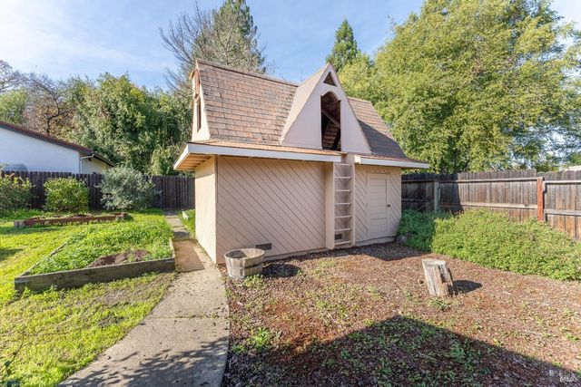 1338 Laurel Ave, Ukiah, CA 95482
