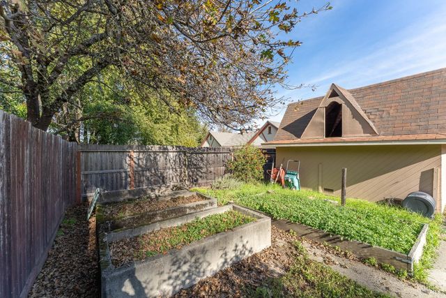 1338 Laurel Ave, Ukiah, CA 95482