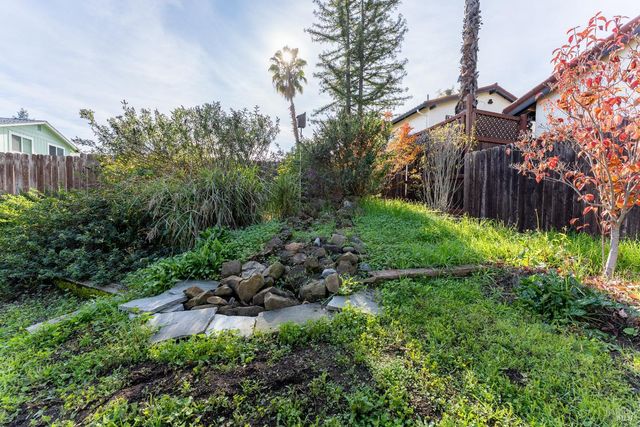 1338 Laurel Ave, Ukiah, CA 95482