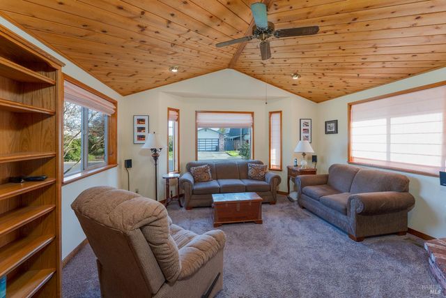 1338 Laurel Ave, Ukiah, CA 95482