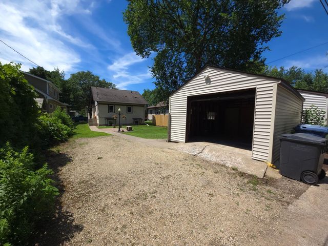 920 20th Avenue SE, Minneapolis, MN 55414