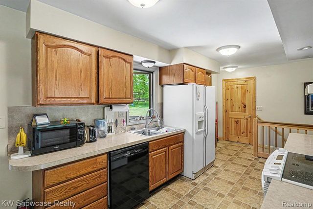 3609 Broadview Lane, Highland, MI 48357