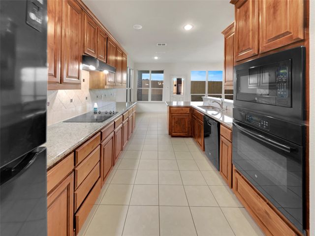 1005 Rio Vista Drive, Desoto, TX 75115