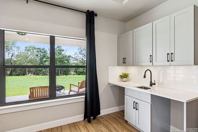 177 E Short Meadow Dr, Lytle, TX 78052