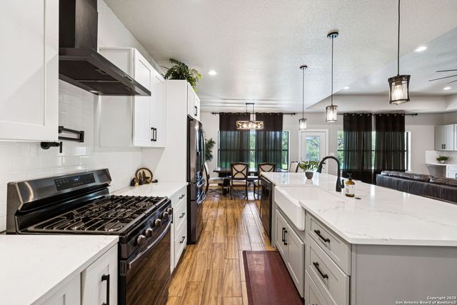 177 E Short Meadow Dr, Lytle, TX 78052