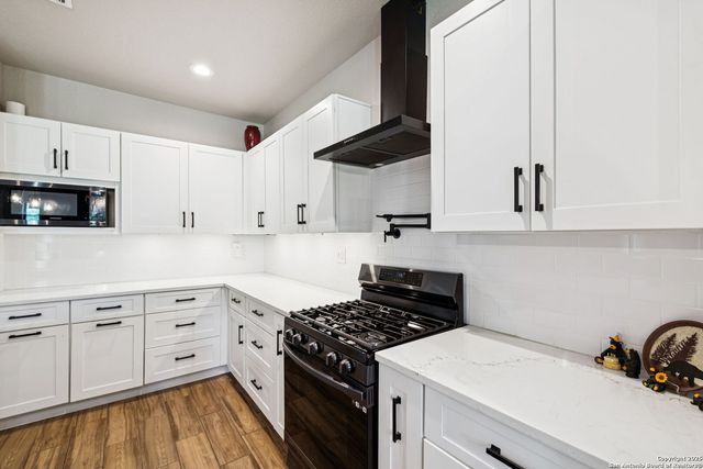 177 E Short Meadow Dr, Lytle, TX 78052