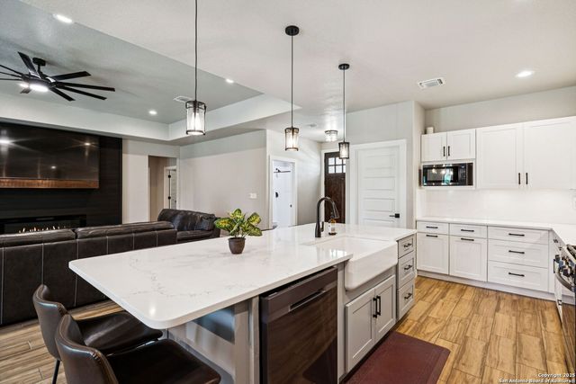 177 E Short Meadow Dr, Lytle, TX 78052