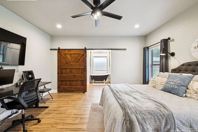 177 E Short Meadow Dr, Lytle, TX 78052