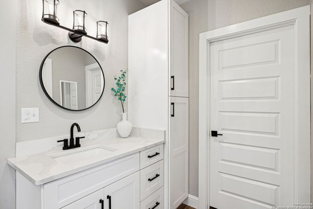 177 E Short Meadow Dr, Lytle, TX 78052