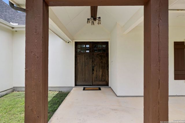 177 E Short Meadow Dr, Lytle, TX 78052