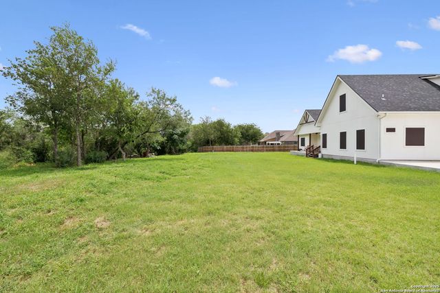 177 E Short Meadow Dr, Lytle, TX 78052