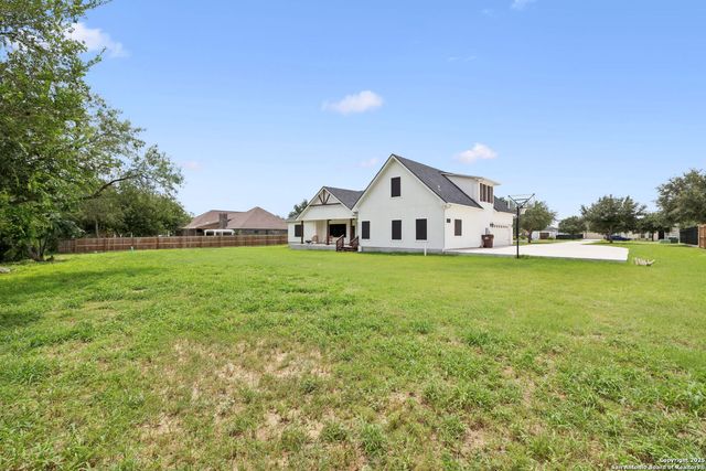 177 E Short Meadow Dr, Lytle, TX 78052