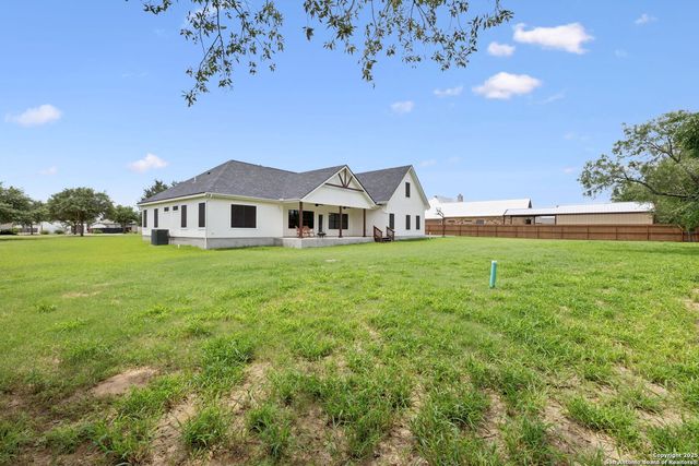 177 E Short Meadow Dr, Lytle, TX 78052