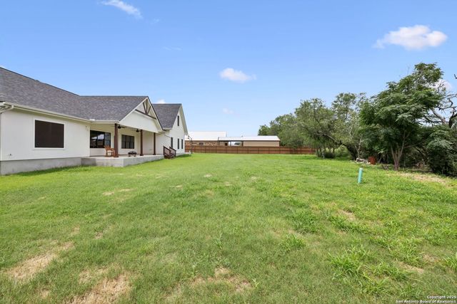 177 E Short Meadow Dr, Lytle, TX 78052