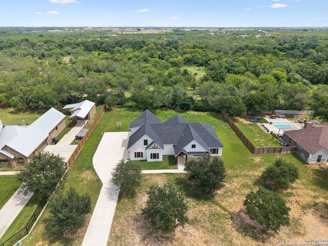 177 E Short Meadow Dr, Lytle, TX 78052