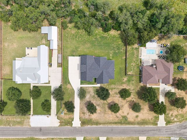177 E Short Meadow Dr, Lytle, TX 78052
