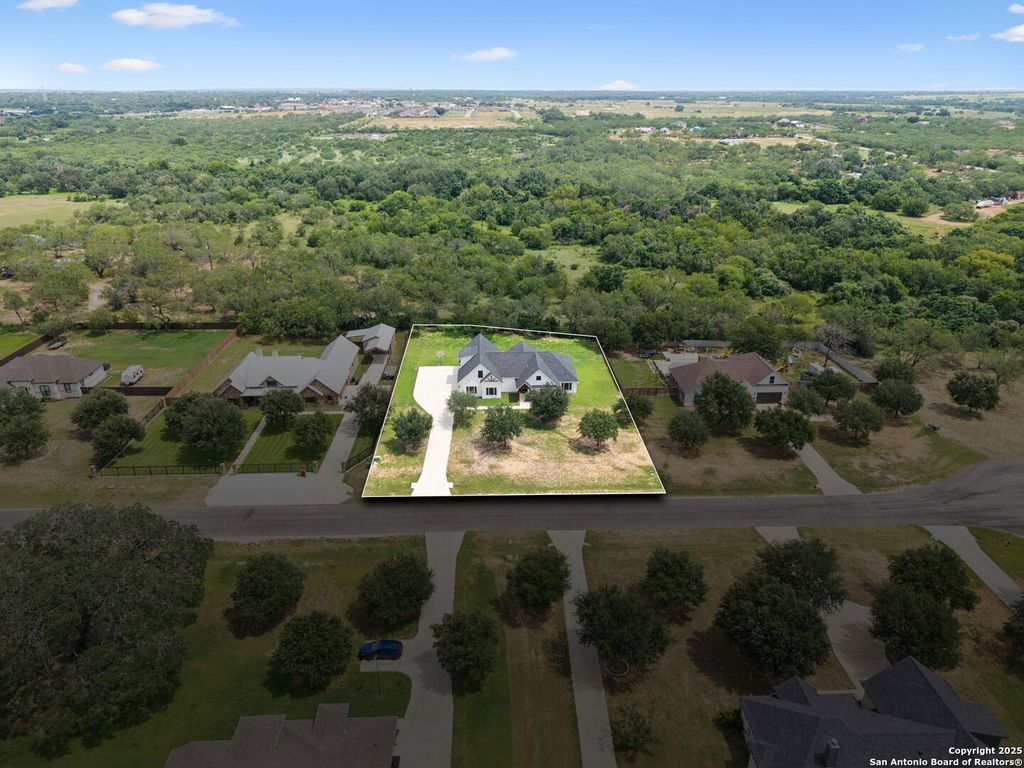 177 E Short Meadow Dr, Lytle, TX 78052