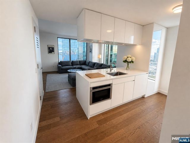 99 Hudson Street 2811, Jersey City, NJ 07302