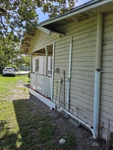 421 N 10th St, Fort Pierce, FL 34950
