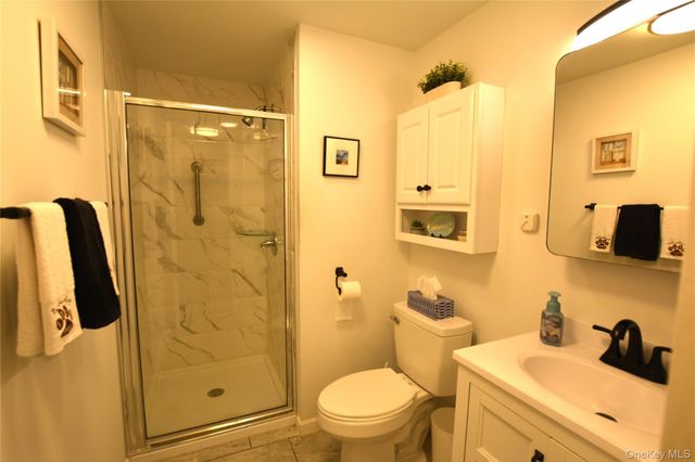 105 W Village Circle 105, Manorville, NY 11949