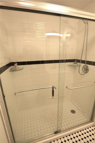 105 W Village Circle 105, Manorville, NY 11949