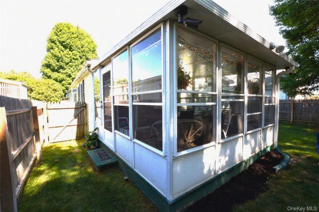 105 W Village Circle 105, Manorville, NY 11949